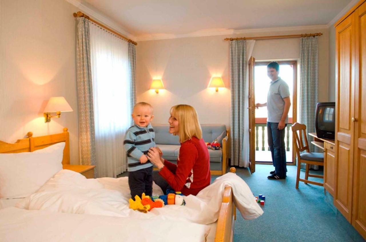 Goldener Hirsch Hotell Burgthann Exteriör bild