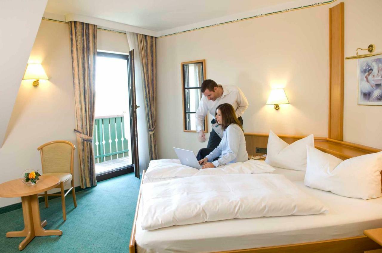 Goldener Hirsch Hotell Burgthann Exteriör bild